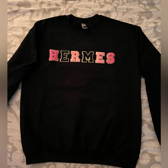 Ladies black sweatshirt. Size medium - Picture 1 of 1